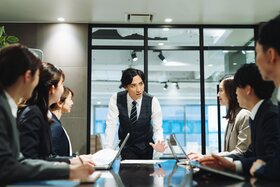 ヘッドウォータース、FDE（Forward Deployed Engineer）を中核に採用を強化～業界特化型FDEの育成・配置で「現場定着」を加速～